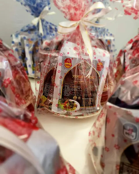 Pek Pes Yemeni Mendhi 500g dibalut plastik bercorak dan reben